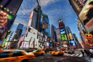 Busy city street cars people - a busy city street free wallpaper