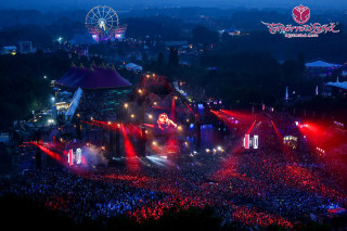 Concert ferris wheel night lights - a large crowd of people free wallpaper