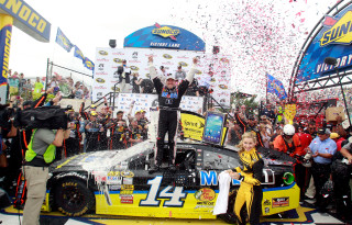 Man standing racecar confetti air - a photo free wallpaper