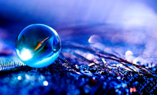 Blue glass ball blue cloth - water droplet free wallpaper