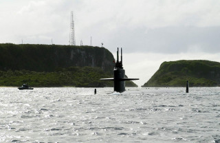 Submarine floating water hill boat - a submarine free wallpaper