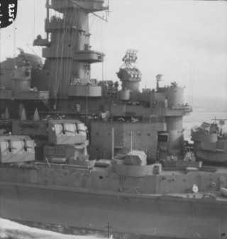 Battleship small boats water side - the water free wallpaper