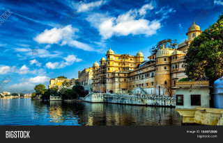 Golden roof lake blue sky - golden free wallpaper