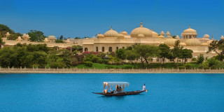 Boat people lake domed building - a fence free wallpaper