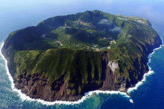 Island ocean plane flying plane - an island in the middle of the ocean free wallpaper