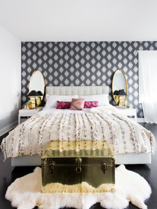 Bed white blanket gold trunk - maximalism free wallpaper