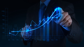 Man suit pointing graph screen - a blue light free wallpaper