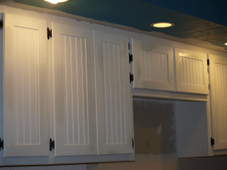 Kitchen white cabinets blue ceiling - diffuse free wallpaper