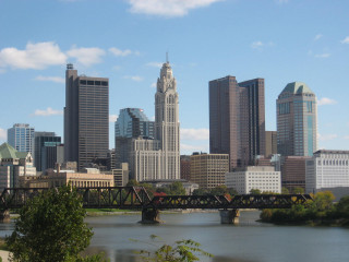 City skyline bridge river foreground 2 - a bridge in the foreground free wallpaper