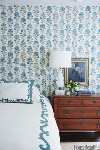 Bedroom bed dresser painting wall - free vintage wallpaper
