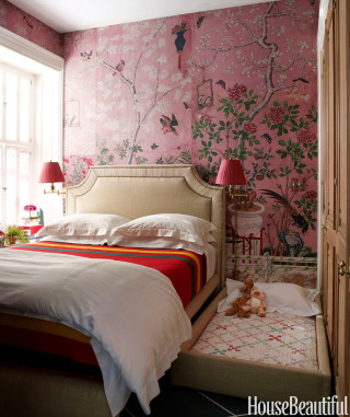 Bedroom pink wallpaper bird motif - a teddy bear free wallpaper