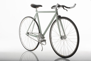 Bicycle white background reflection floor - a white background behind free wallpaper