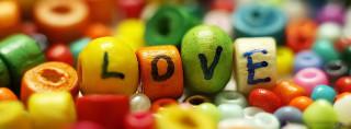 Close up beads love circle - bead free wallpaper