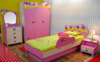 Pink yellow bed dresser mirror - feature free wallpaper
