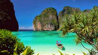 Boat clear blue water beach - clear free wallpaper