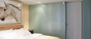 Bedroom horse painting white sheets - fine texture free wallpaper
