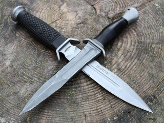Knife black handle tree stump - a black handle free wallpaper