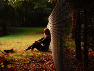 Woman sitting park tree fence - art photography free wallpaper for desktop
