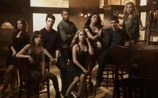 Group bar pose picture woman - a group of people sitting free wallpaper