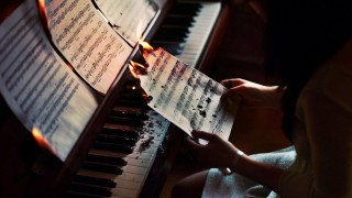 Woman playing piano sheet music - the key free wallpaper