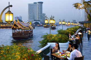 Restaurant group river boats dining - a group of people sitting free wallpaper