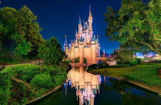 Castle night reflection water moat 5 - a reflection free wallpaper
