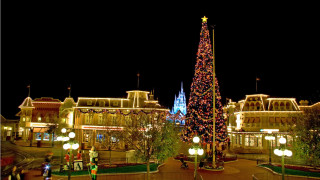 Christmas tree city square night - pixar and disney animation free wallpaper