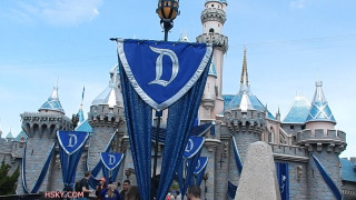 Castle blue banner light pole - a castle free wallpaper