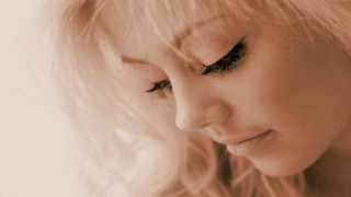 Woman blonde hair black white - closed free wallpaper