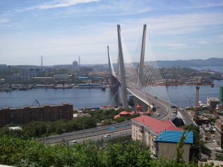 Bridge river city foreground background - a city in the background and a bridge in the foreground free wallpaper