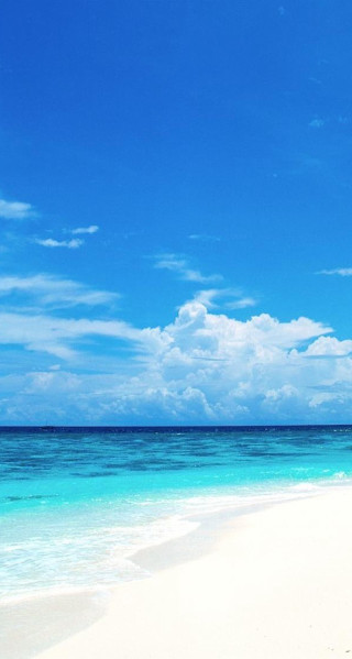 Beach boat blue sky clouds 4 - a boat free wallpaper