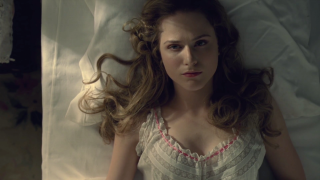 Woman bed hair wind concerned - the wind free wallpaper