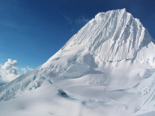 Snow mountain skier beach ocean - ski free wallpaper