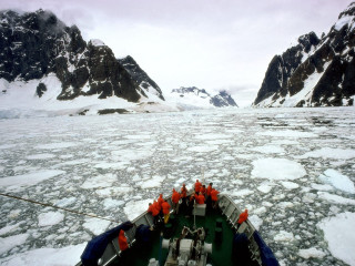 Boat ice ocean mountains snow 4 - covered ground free wallpaper