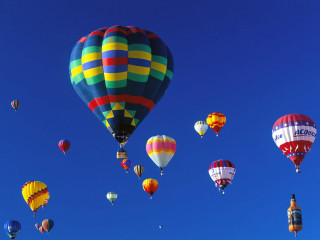 Hot air balloons flying blue 5 - hot air balloon free wallpaper