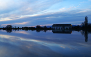 House reflection lake dusk blue 4 - the water free wallpaper