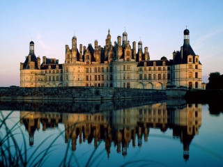 Castle moat bridge sunset dawn 2 - a reflection free wallpaper