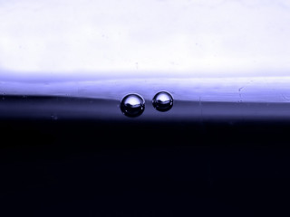 Shiny water balls blue bowl - shiny free wallpaper