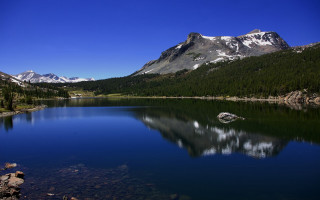 Mountain lake forest rocks sky 13 - a clear blue sky above free wallpaper