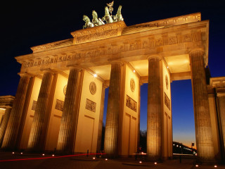 Large building columns statues nighttime 4 - the side of the building free wallpaper