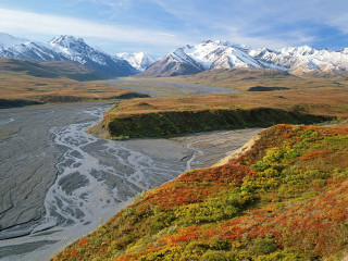 Lush green valley river mountains 7 - a lush green valley free wallpaper