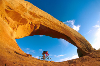 Man bike desert rock arch 8 - a man riding free wallpaper