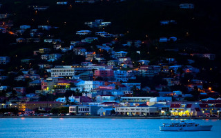 Boat city night lights water 6 - the water near a city free wallpaper