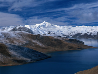Mountain range lake snow covered - cui bai free wallpaper