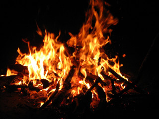 Fire burning bright flames dark - free new year wallpaper