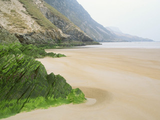 Sandy beach mountain water rocky 4 - a sandy beach free wallpaper