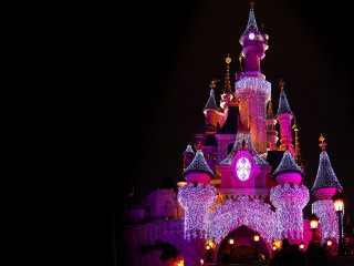 Castle clock night lights people 2 - a clock free wallpaper