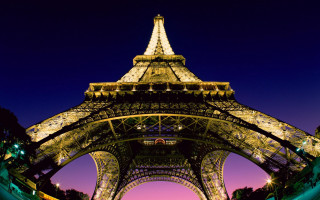 Eiffel tower pink sky paris - a blue sky in the foreground free wallpaper