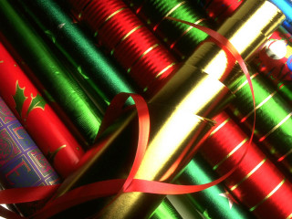 Colorful wrapping paper red ribbon - a red ribbon free wallpaper