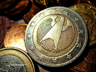 Bird coin pile star berlin - symmetric balance free wallpaper
